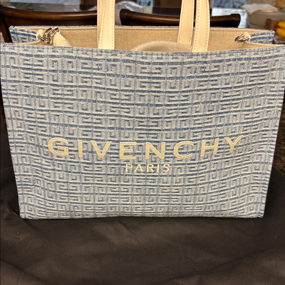 GIVENCHY G-TOTE MEDIUM LIGHT BLUE 4G LOGO BB50N2B1PE 452 NEW RARE